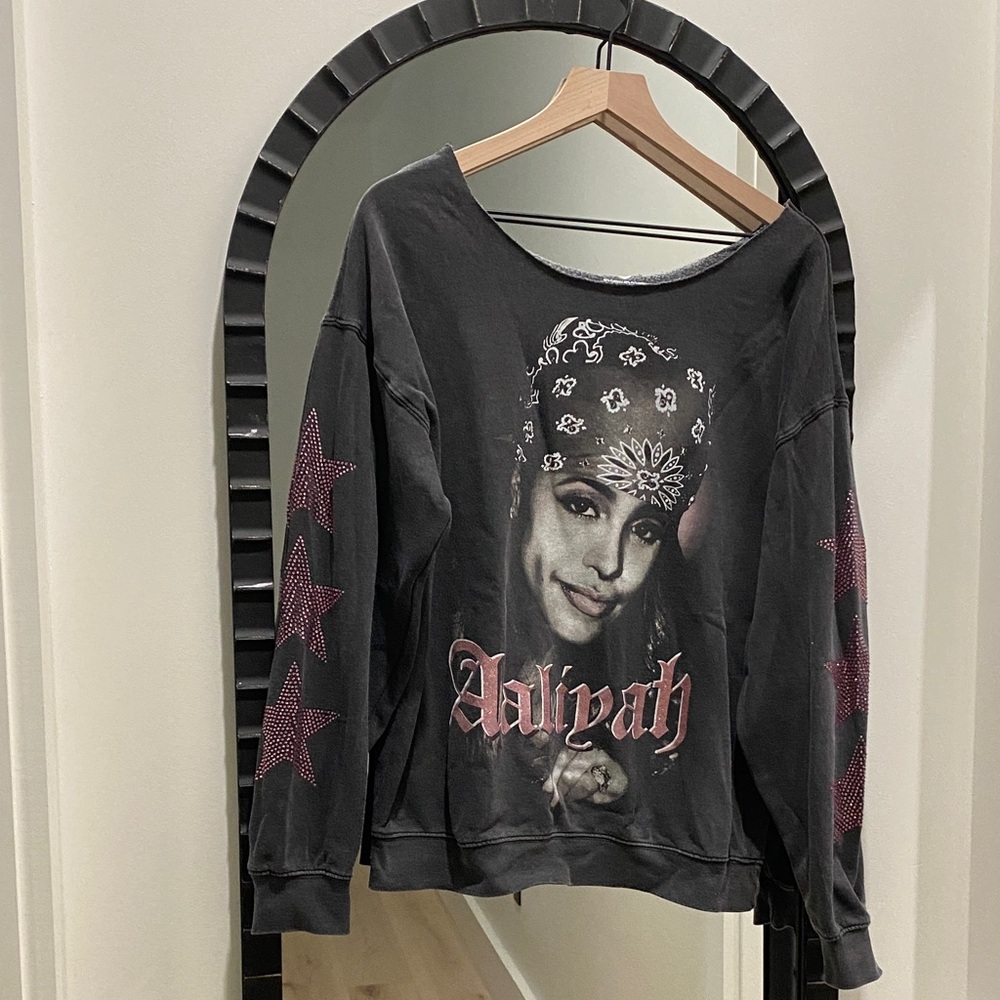Aaliyah Graphic Star Off Shoulder Sweatshirt